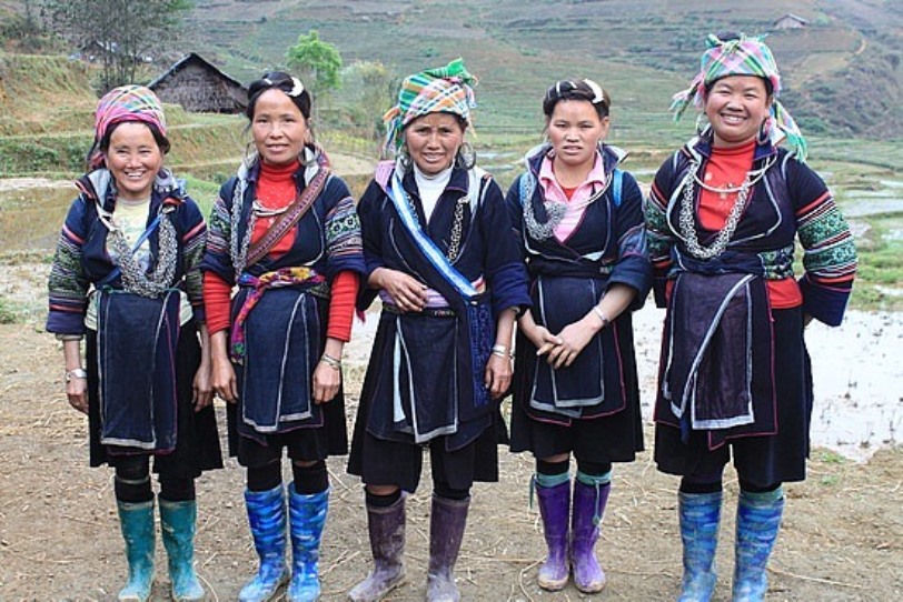 Mong Hmong Vietnam Clothes Sapa Meet Mountain Laos Wear Traditional Female ...